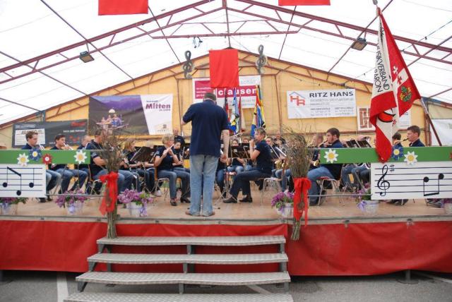 0130_fahnenweihe_20120603.jpg
